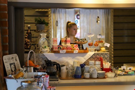 Alma Ludvigsson på café Utsikten.