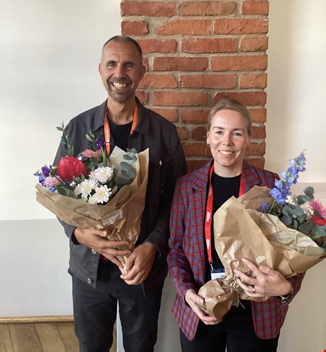 På bilden syns Ulrik Dahlgren och Elin Pietroni, stadsdirektör på Umeå kommun.