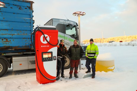 Bild på snabbladdare vid Storumanterminalen