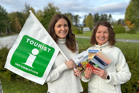 På bilden syns Gina Gustafsson och Tina Kerro.