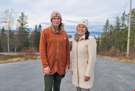 På bilden syns Pauline Norberg och Caroline Burman som kommer att jobba i det skolsociala teamet.