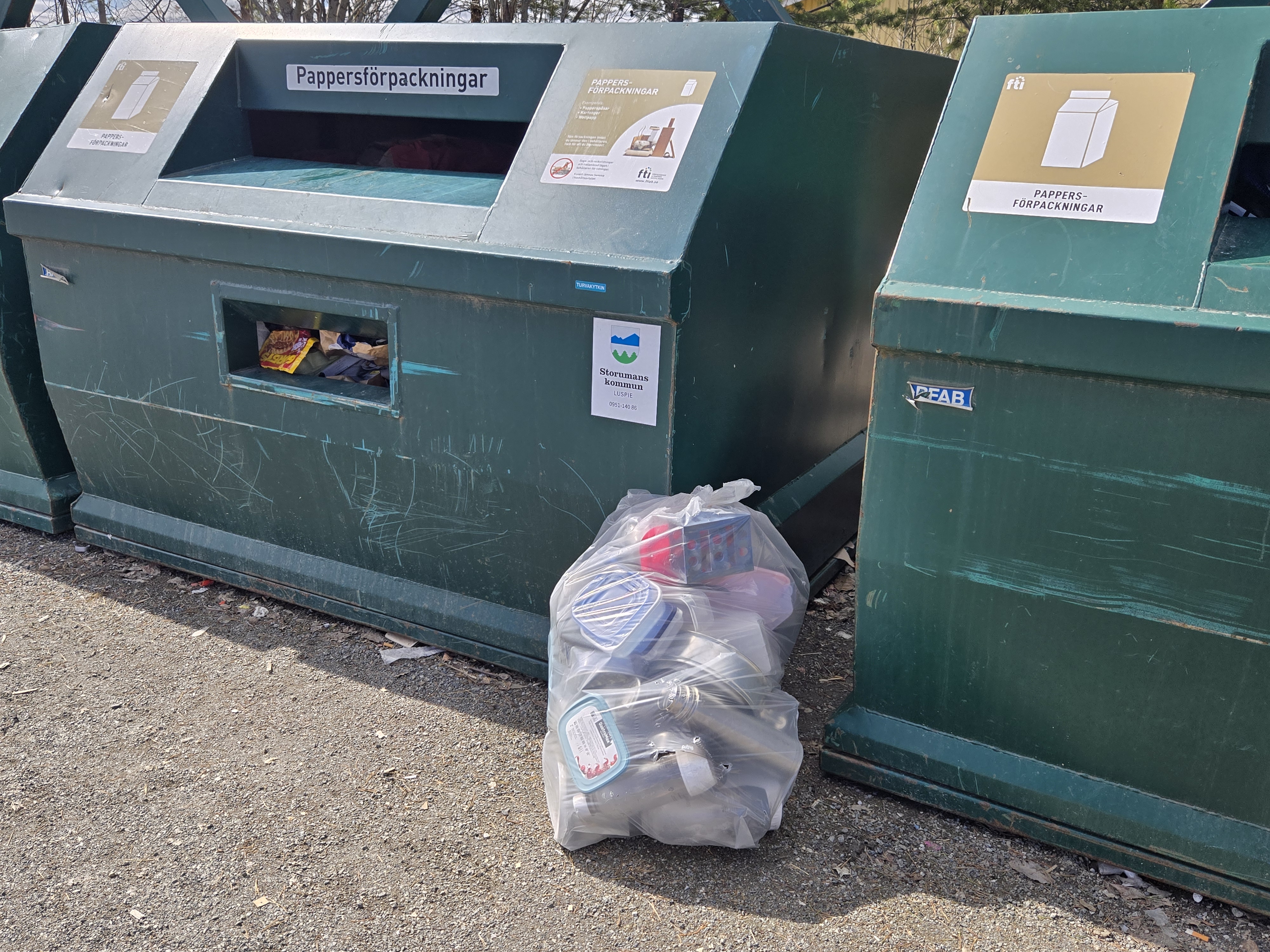 Soppåse vid container.jpg
